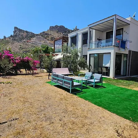 Guendogan Bahceli Plaj Kullanimli Iyi Esyali Begonvilli Yeni Ev Bodrum
