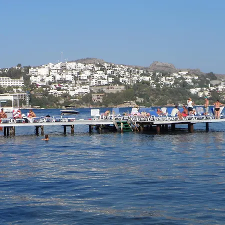 Guendogan Bahceli Plaj Kullanimli Iyi Esyali Begonvilli Yeni Ev Bodrum