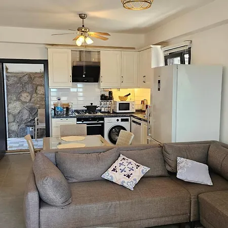 Guendogan Bahceli Plaj Kullanimli Iyi Esyali Begonvilli Yeni Ev Apartament *