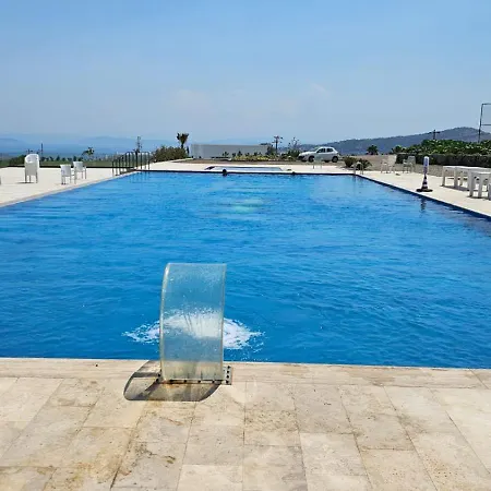 Apartment Guendogan Bahceli Plaj Kullanimli Iyi Esyali Begonvilli Yeni Ev