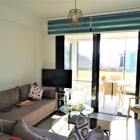 Apartment Guendogan Bahceli Plaj Kullanimli Iyi Esyali Begonvilli Yeni Ev