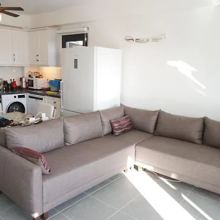 Guendogan Bahceli Plaj Kullanimli Iyi Esyali Begonvilli Yeni Ev Apartment