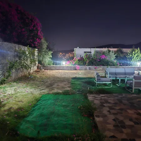 Apartament Guendogan Bahceli Plaj Kullanimli Iyi Esyali Begonvilli Yeni Ev